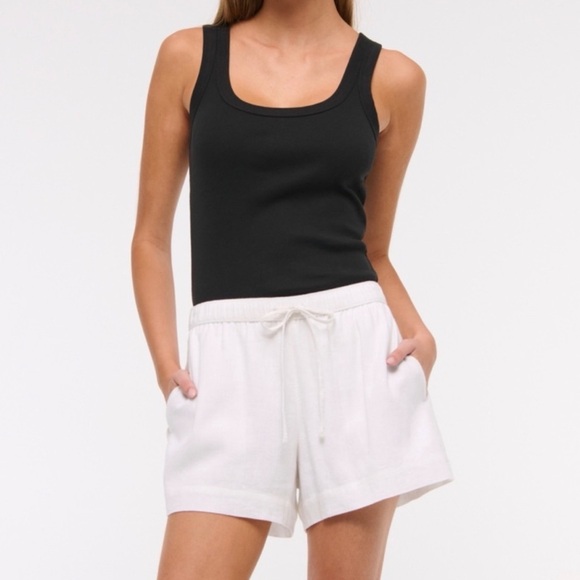 A&F Mid Rise Linen-Blend Pull-On Short - Picture 2 of 5